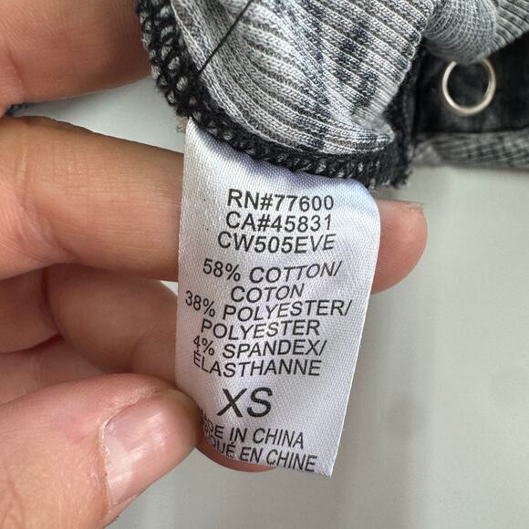 Chaser Shirt Womens X Small Gray Camo Vintage Rib‎ V Neck Top Snap Detail - Picture 5 of 9